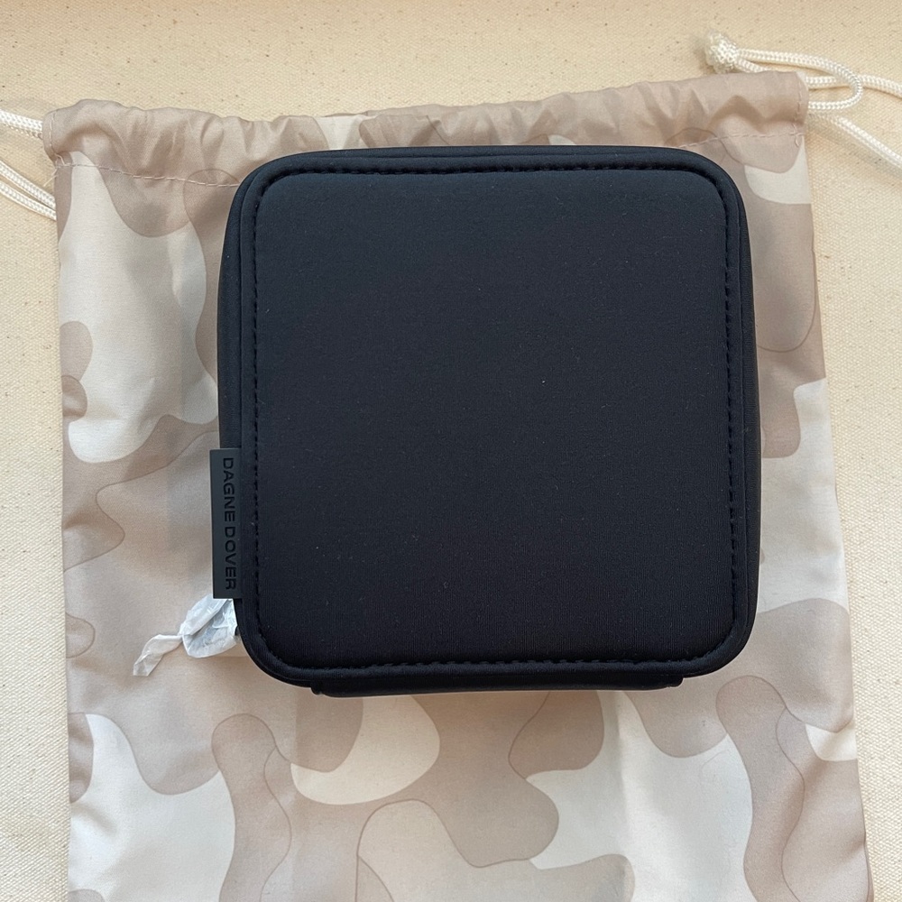 Dagne Dover Arlo Small Technology Case